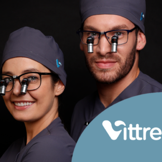 Víttrea reinforces its leadership in the dental and medical sector. Víttrea concluye el año con innovaciones clave en ergonomía y magnificación, reforzando su liderazgo en el sector dental y médico