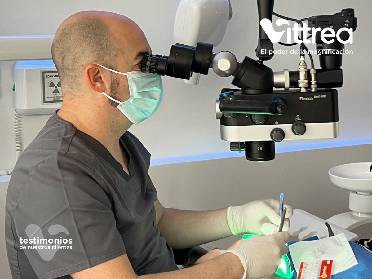Entrevista com o Dr. Jon Eskurza, Médico Dentista entrevista-jon-eskurza-microscopio-flexion-twin-lite-white