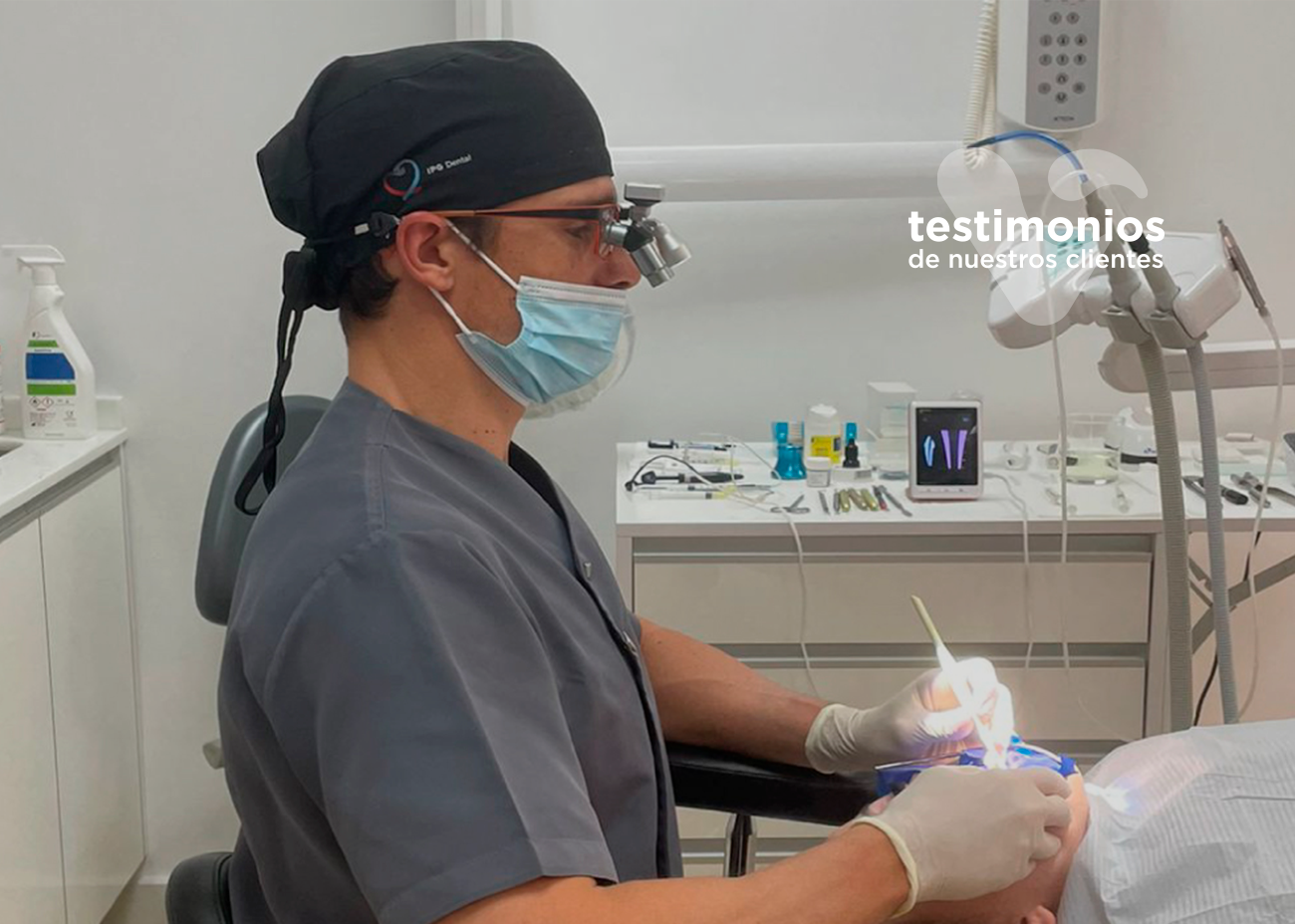 Entrevista al Dr. Alberto Sierra: “Utilizo las lupas Ergo de 7.5X, para una ergonomía óptima en mi trabajo” Portada - Entrevista con el Doctor Alberto Sierra