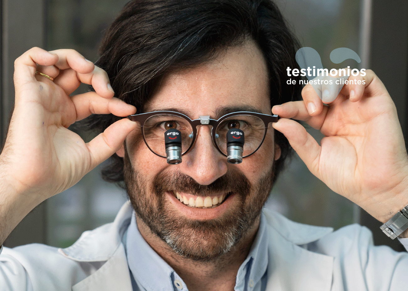 Dr. Samuel Espías: “Precision is my priority, and that’s why I choose Víttrea” Testimonio a doctor Samuel Espías sobre lupas ergo, magnificación y ergonomía